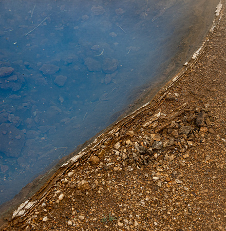 Colourful pool near the Geysir.