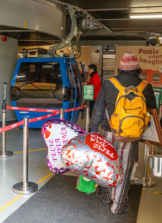 Mothers Day balloons to squeeze into a cable car, Parque Metropolitano de Santiago